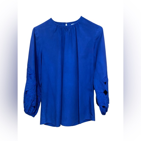 WKND WYFR Blue Tunic With Floral Cut Out Sleeves.  Size Medium. - Picture 1 of 8